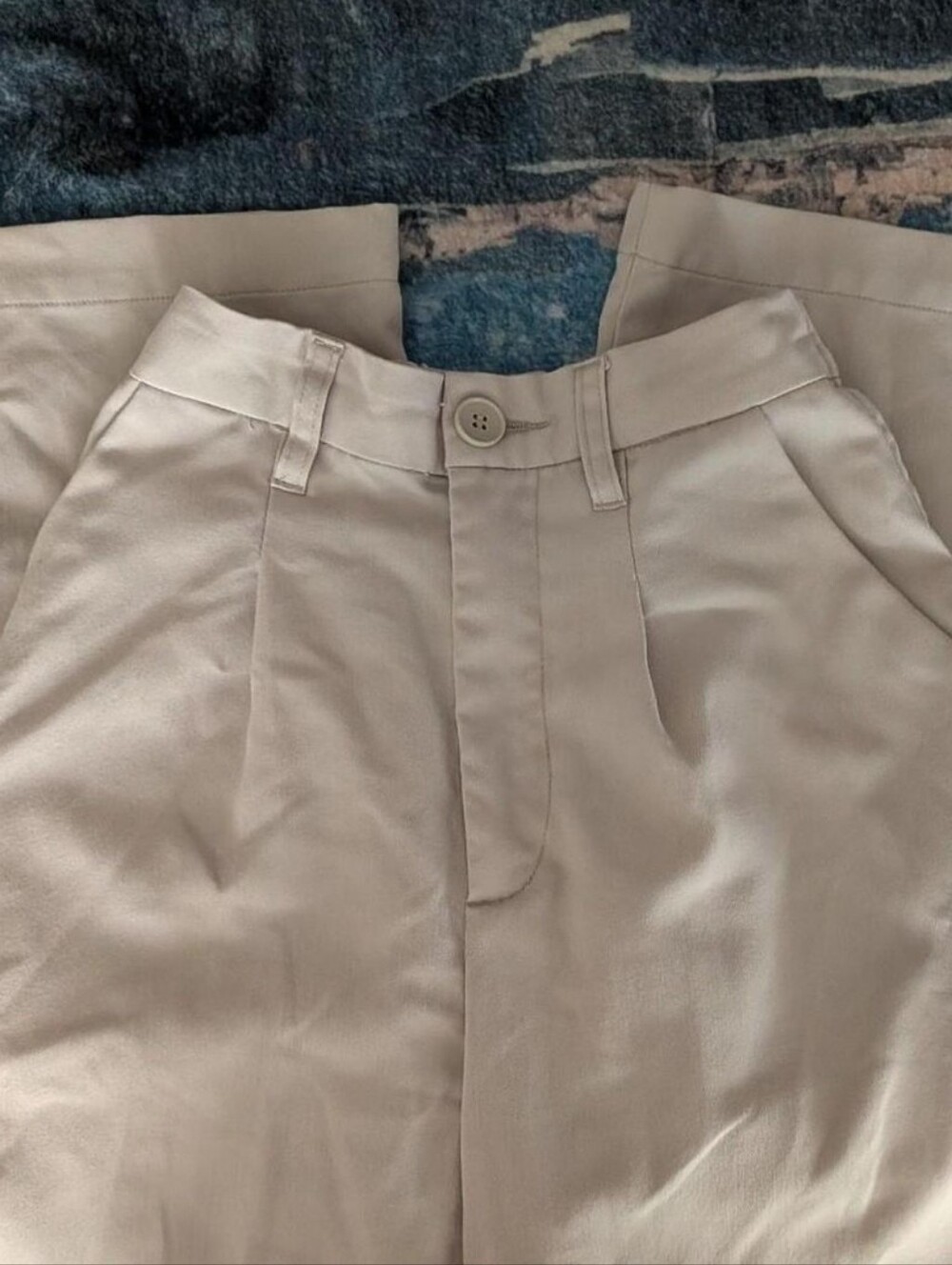 H&M Women's Straight Leg Trouser Dress Pants in Light Beige
